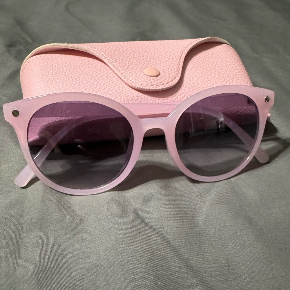 Ariana Grande  Cloud Sunglasses